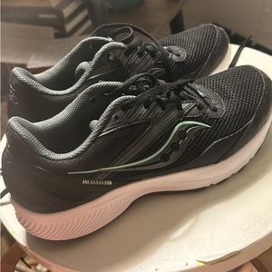 Like new Saucony Cohesion 15 women’s running shoes, size 7.